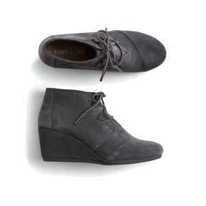 Tom’s kale suede wedge booties size w 9.5 gray